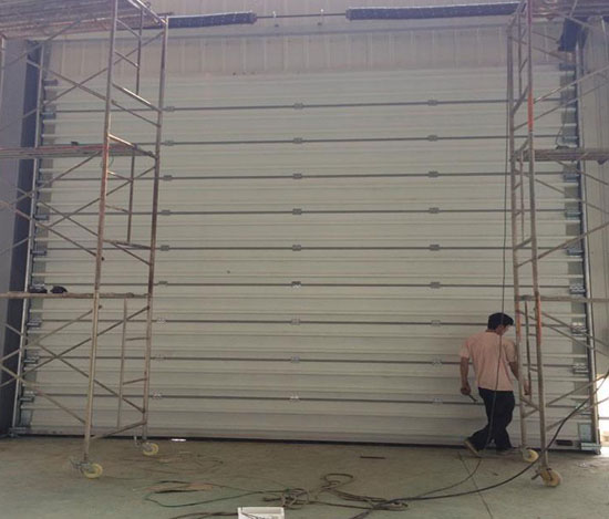 廠房工業(yè)門安裝.jpg 廠房工業(yè)門安裝.jpg